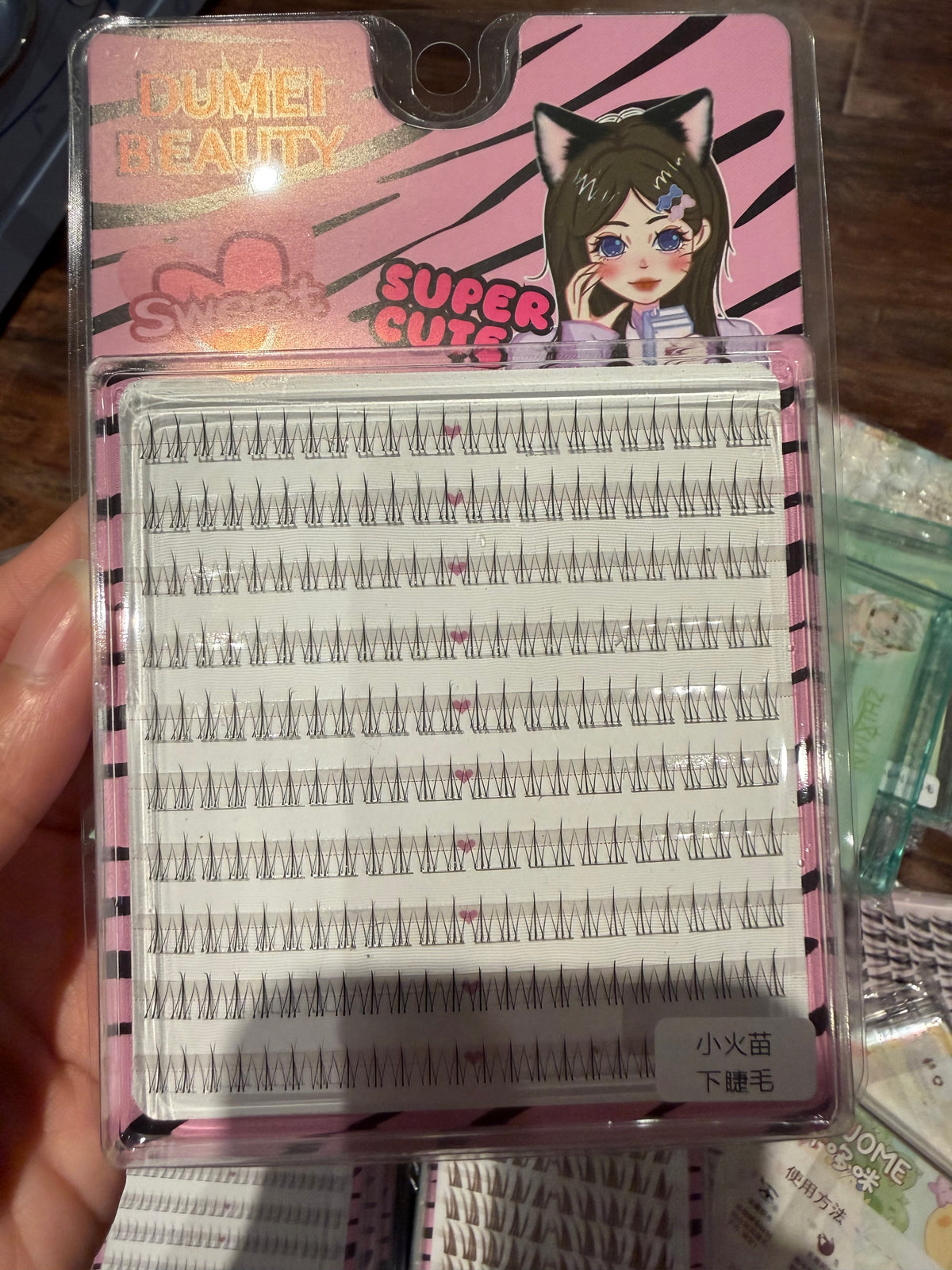 Lower lash glue needed