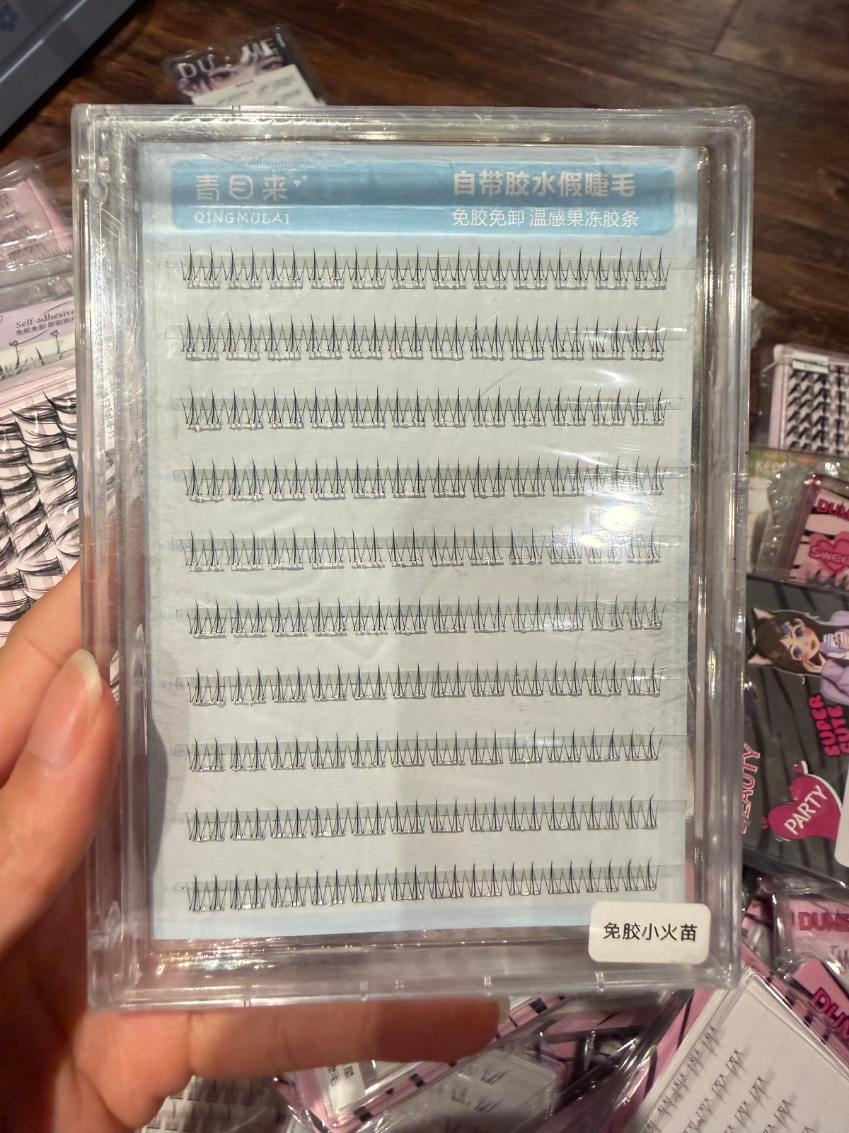 Bottom lash glue free