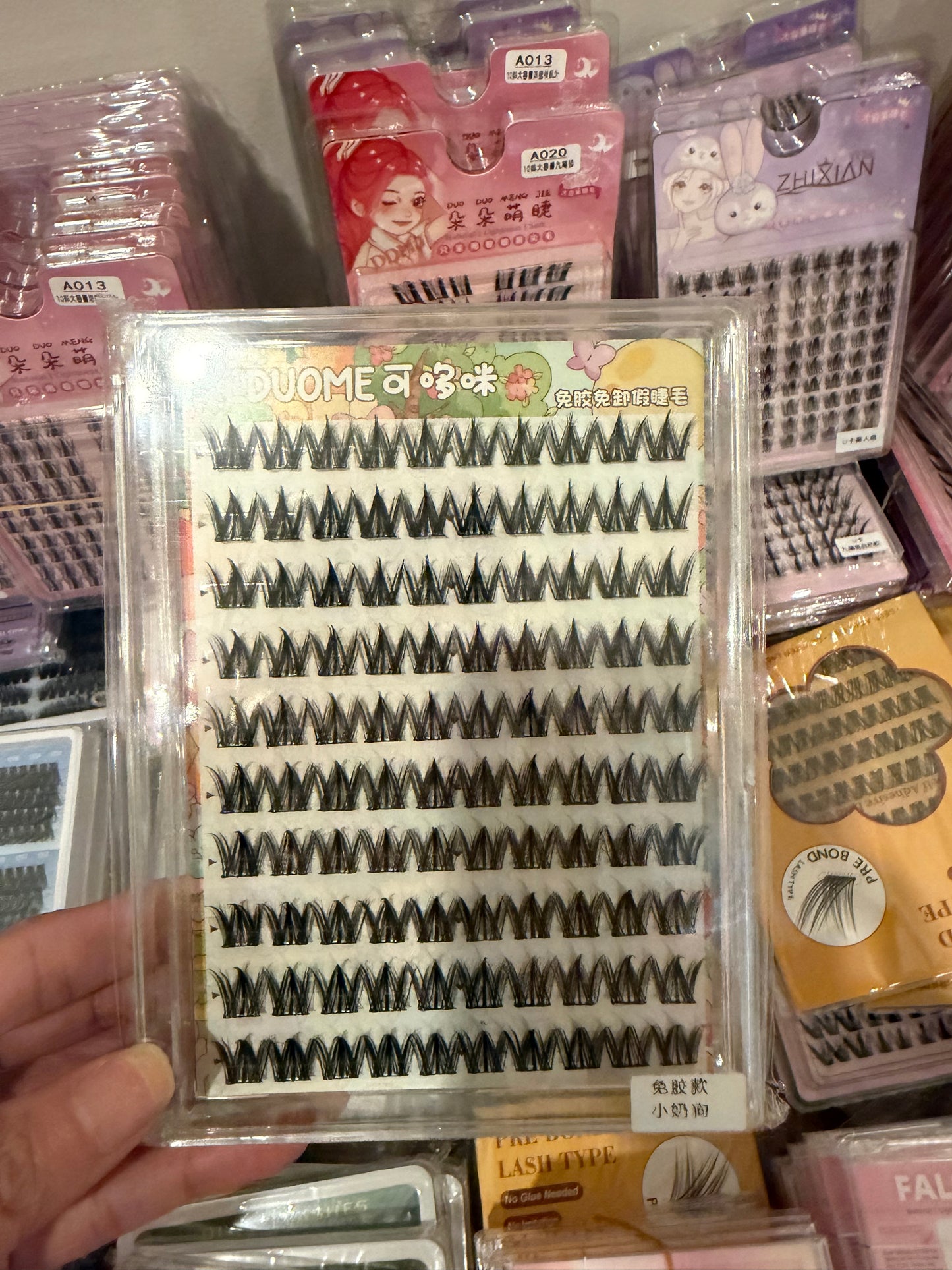 Glue-free eyelashes